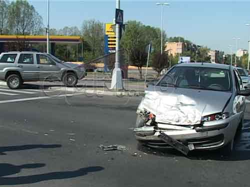 Foto: accident giratoriu - Baia Mare (c) eMaramures.ro